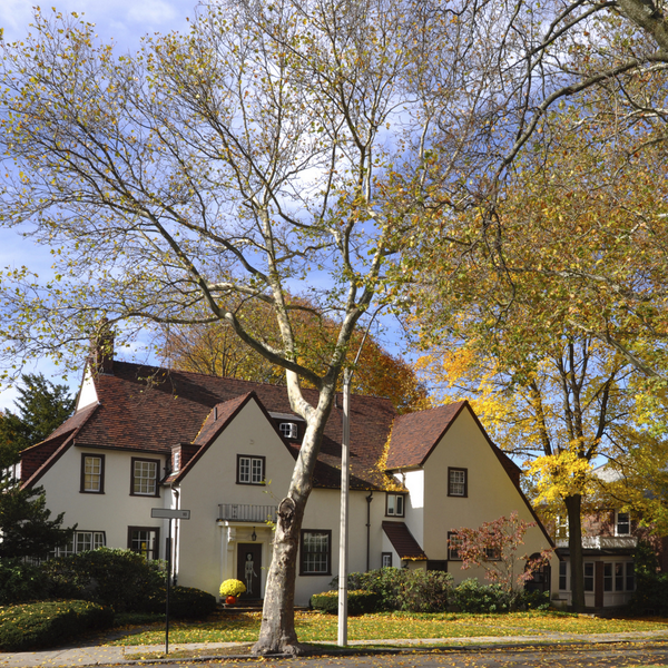 apollobeachac's tweet photo. Get your home ready for fall with these budget-friendly seasonal tips. http://t.co/PTYYEcYWrc http://t.co/T1tjH2Ennr