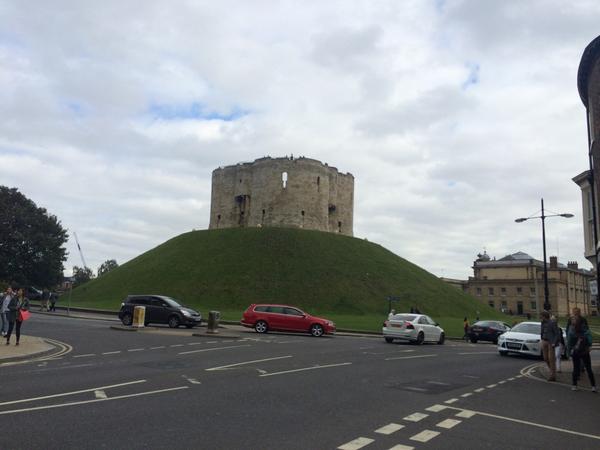 freyalizb's tweet image. Had such a good day with @BethCook1995 @catherinebish &amp;amp; @AlexBinns1 in York! 🌞👭🍻