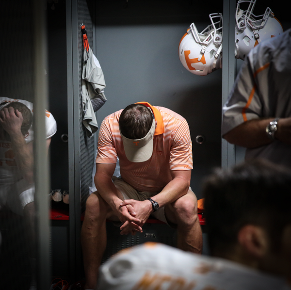 VolSoHardWonka's tweet photo. Manning in the locker room at the UT vs. UGA game at half time. What an amazing picture! #VFL #Tennessee http://t.co/hrIAiK8k5r