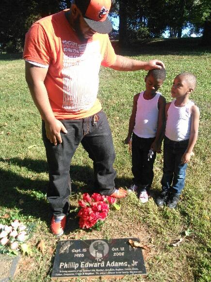 2saints_3angels's tweet photo. My loves #RiPTic http://t.co/VG14aqOwnW