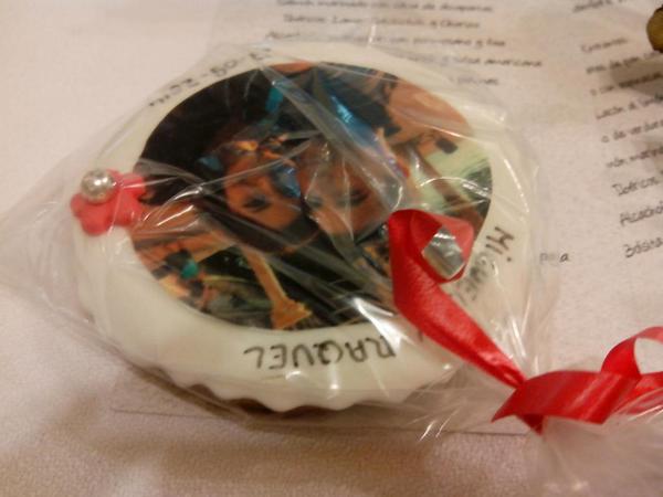 BeatrizConca's tweet photo. El regalito es una galleta con sus caras #putaboda http://t.co/7fJyUD4zVI
