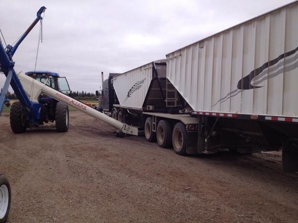 RyleyMaze's tweet photo. The best addition to the farm for #harvest14 #rodono http://t.co/56L4EKAZEa
