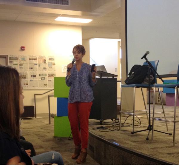 jeaNorCal's tweet photo. As part of a team storytelling #apptivity, @SarahJNichols reminds photogs to control the background. #norcalJday http://t.co/d0nk8kNViU