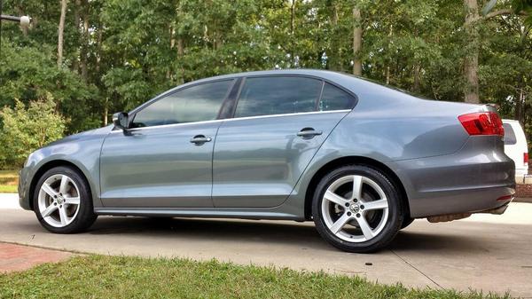 TayFlowe's tweet photo. Another one in the books. @BrennanHuntley and I will hook you up! #saturdaydetail #spitshine #vwjetta http://t.co/5ZnC0YX1J1