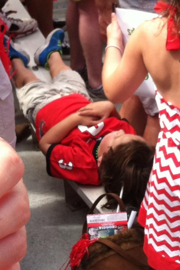 Stew_Manchu's tweet photo. When you go to the Dawgs game and your way to drunk #godawgs #ko #noonkick http://t.co/21rfvr9qvp