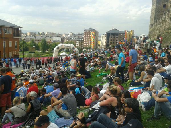turividal's tweet photo. Una pasada el ambiente hoy en el castillo #MundialCiclismoPonferrada mañana mas http://t.co/LeDfyjTVSy
