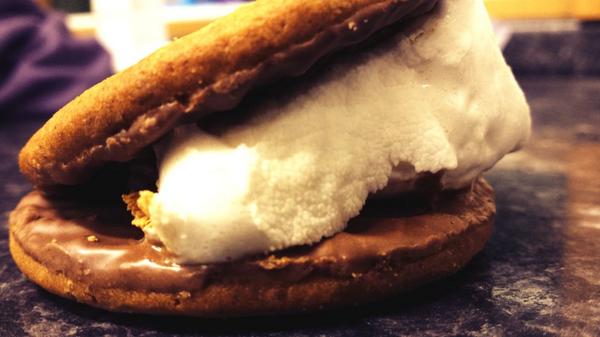 Benjamin_Bakes's tweet image. S'mores!! 
Blog post coming tommorow
#benjaminbakes