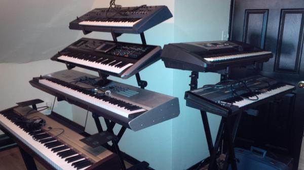 ProductionsREM's tweet photo. Day 1 of moving to the new location. Unpacking the essentials. http://t.co/jD4KYSqNzZ