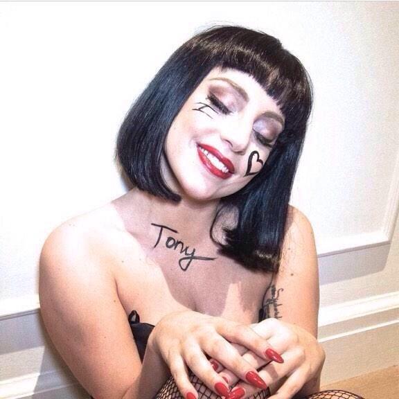 GagaDailyNL's tweet photo. #OperationCheekToCheek http://t.co/EXZEtS3msi