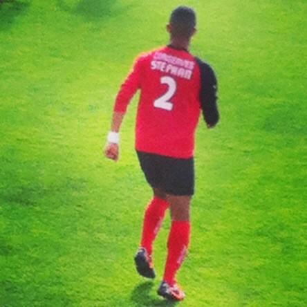 un_timal's tweet photo. Faire des efforts ne sert a rien si dès le départ tu ne crois pas en toi #Lateral #UnObjectif #EAG 🔴⚫️ ⚽️ http://t.co/GLDNlct9Io