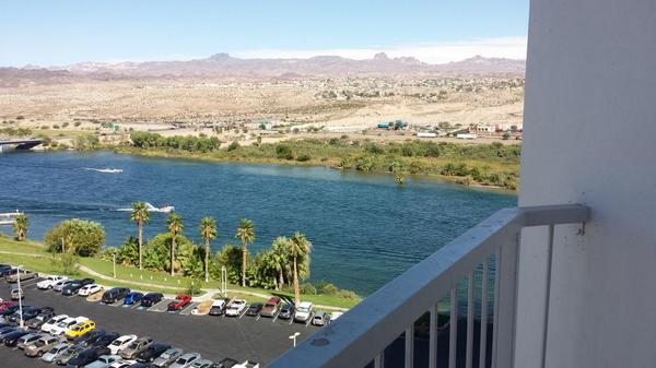 dalydo62's tweet photo. Oh, no big deal...just looking at the view from our balcony. @broncotori  #awesomeview #bffadventures2014 http://t.co/DZDbRimJaZ