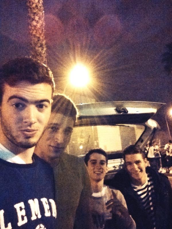 JuanCruz_MLG's tweet photo. Ya en la París 15, al rico botellón  #RebelBingo http://t.co/fHxQc7FK46