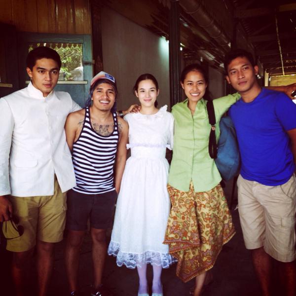 yok shooting lg :) #Day18 #GuruBangsaTjokroaminoto <a href="/DevaMahenra/">Deva Mahenra</a> <a href="/tantaginting/">tanta ginting</a> <a href="/chelseaislan/">Chelsea Islan</a> <a href="/kuejahe/">yaya</a> <a href="/adefirmanhakim/">Ade Firman Hakim</a>