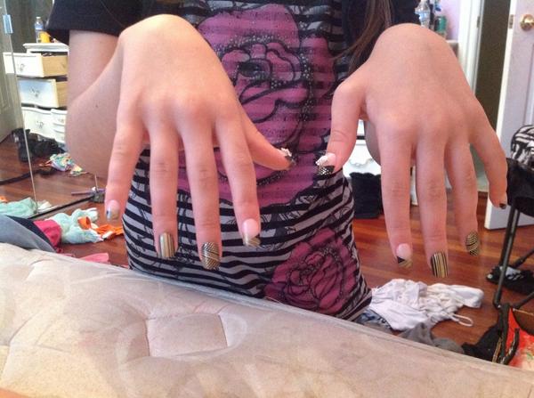 olivia3312's tweet photo. Sooo pretty got my nails done!!!! http://t.co/J8oeVgM1OI