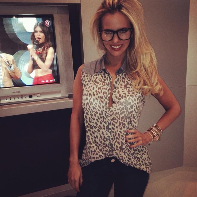 En #implacables x canal 9 con total Look de @taverniti_jeans! Muy divertido! Cc @Edi_hermida @VonBrockeEvelyn