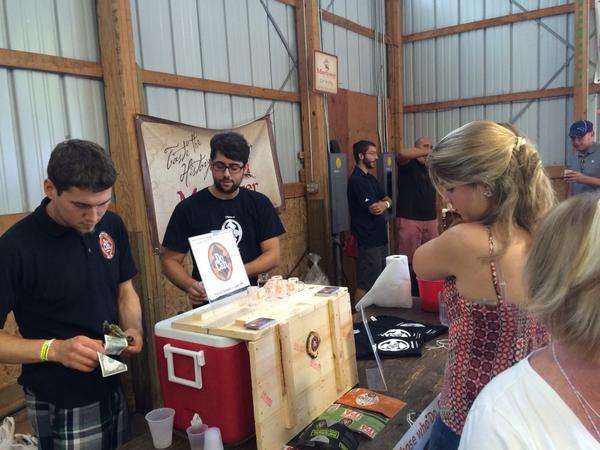 CraigColburn33's tweet photo. @docanbrew Do Can Brewery gettin it done at #CapeCodBrewFest #MassCraftBeer http://t.co/xhBxNsfvEb