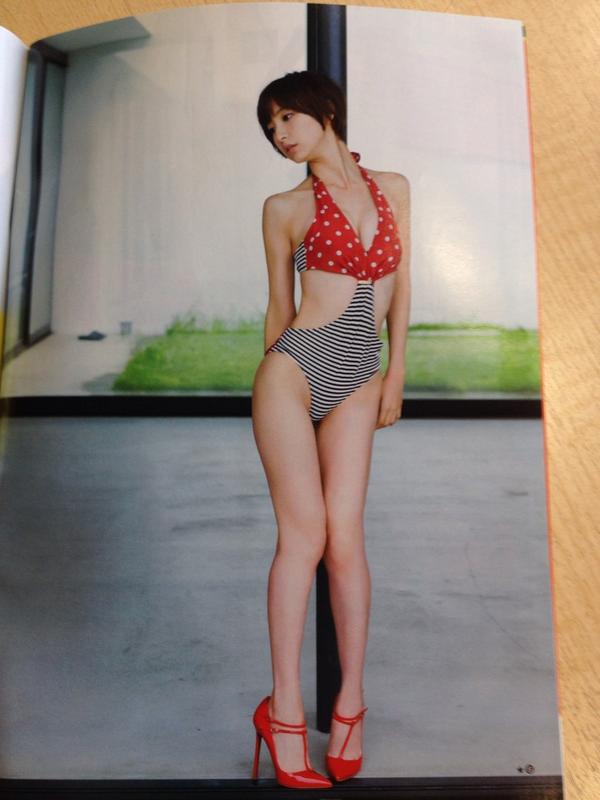 篠田麻里子】 青森県の十和田市で撮影した、麻里子ちゃん号の