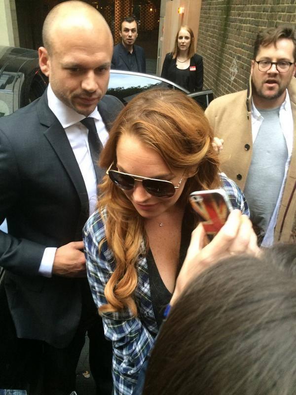 Lilo_news's tweet image. #LindsayLohan #SigningAutographs #Lilovers #London #Uk #September2014 #SpeedThePlow #Beautiful #Sunglasses
