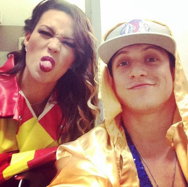 EjercitoArizaga's tweet photo. [FOTO] Angie y Ginin #AmigosyRivales sigan votando http://t.co/ezvdjPQmB2 http://t.co/VrAnN9Ovf0