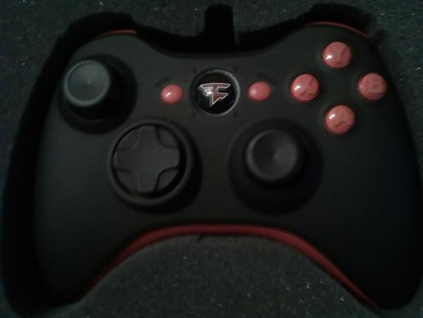 Dj_Drizzyy's tweet image. My new scuf! Looks so peeerrrttyyy. #UseCodeJinx @FaZeJinx