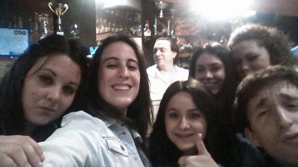 LaChota14's tweet photo. Antes de una buena fiesta... chupito con Vidi #PaTiSonLasFiestas #Lover #TeQueremos :) http://t.co/k5XYDwBP5V