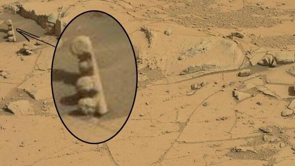 NASAs rover Curiosity just posted this pic of old ruins BylPGwBIcAAxQii