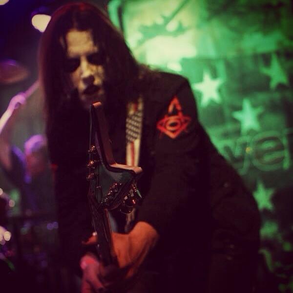 Bishop_Freestar's tweet photo. Getting shit done #deanguitars #guitar #amerakinoverdose http://t.co/mF90peaaPk
