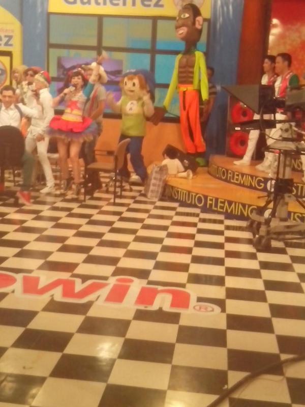 freddwardt's tweet photo. @JazminconJ chicharito .....no traes nada!!! Jajajaja :p http://t.co/UEZ4BdyJaj