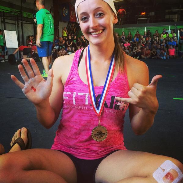 twinning17's tweet image. Yo girl got 1st place out of 39 girls in intermediate 💁 #cloggednose #threwup #rippedhand #crossfitislife