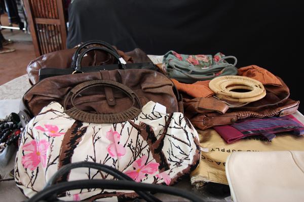 Everthing must go today at weekendmarkt Pejaten barat III