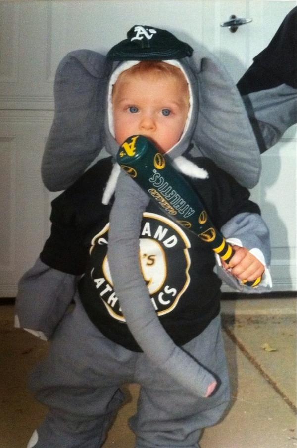 AleishaGarst's tweet photo. @CSNAuthentic @Stomper00 @Athletics #csnbafanphoto Our little stomper is rooting for the A's! http://t.co/ArXF68E2Vh
