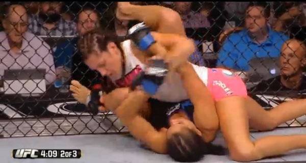 UFCNASPORTTV's tweet photo. #UFCnaSportTV isto para primeiro combate promete!!! o que acham? @LuisBarneto @bacalhauradio http://t.co/DrCnOALnjR