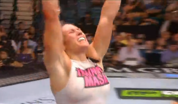 UFCNASPORTTV's tweet photo. #UFCnaSportTV The Winer is... @CatZingano !!!! http://t.co/TJ2N1UwsZV