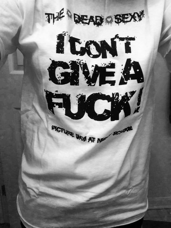 absolutely loving my new <a href="/TheDeadSexy/">The Dead Sexy</a> shirt, thanks so much guys! 😁