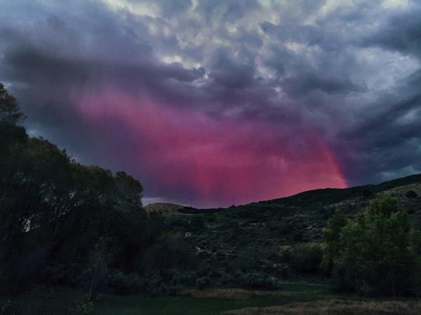 utahpowscott's tweet photo. Camping last night. Aspen glow + a side of rainbow #diamondfork #scouts #storm http://t.co/epo6viSbaG