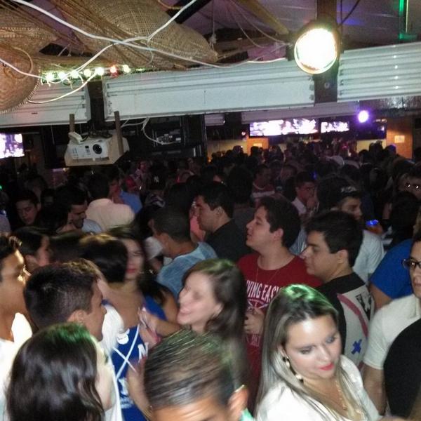 Da saga: "Fechando o mês com chave de ouro". Valeu, pessoal! <a href="/taylemosoficial/">taylemos</a> detonando tudo. #LOTADO  <a href="/siderallmidia/">Siderall Midia</a>