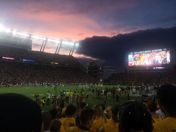 TiffanyKay08's tweet photo. Being at the South Carolina game was amazing! http://t.co/zTx5NthOFK