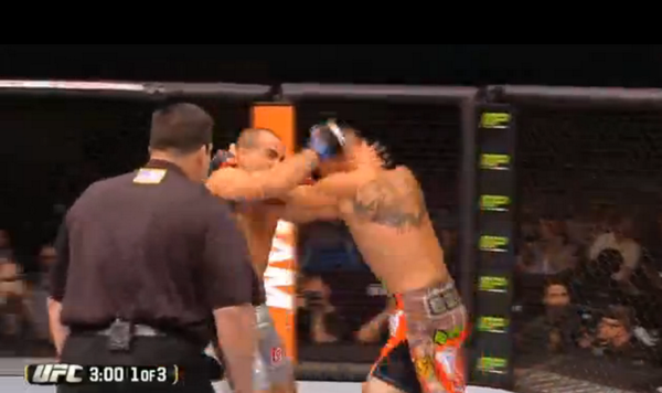 UFCNASPORTTV's tweet photo. #UFCnaSportTV O que estão a achar do cartaz e das lutas desta noite? http://t.co/xMHaWuRGNv