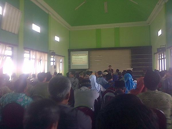 pergunu_drj's tweet photo. Sosialisasi pembentukan TPPM (Tim Pengawas dan Pengembangan Madrasah) LP.Ma'arif NU di PCNU Gresik#pergunu_drj http://t.co/VzoPBT3Z4c