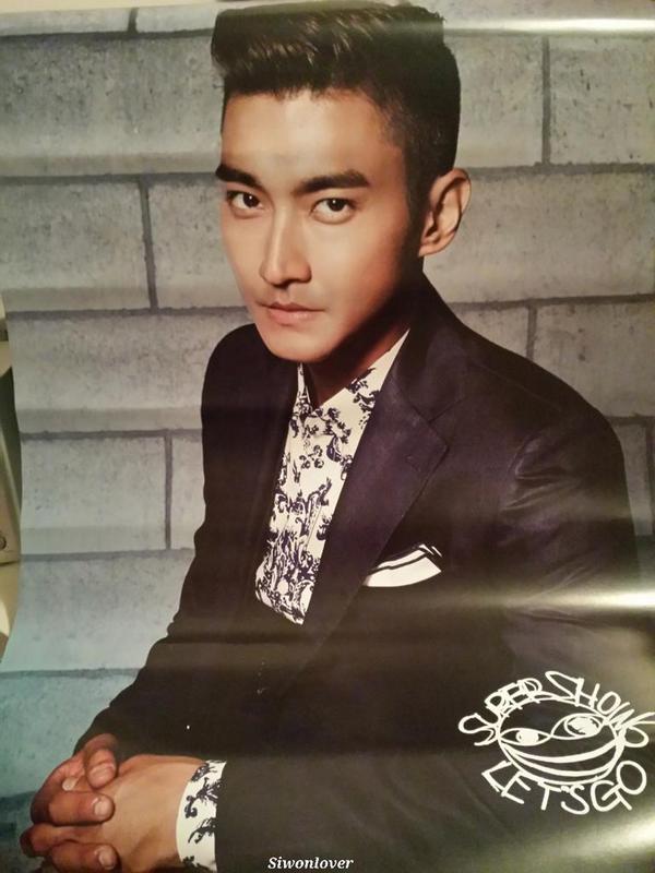 SiwonLover's tweet photo. SUPERSHOW6 Official goods - #SIWON Cushion &amp; Poster ^^ http://t.co/dKqZbLsruH