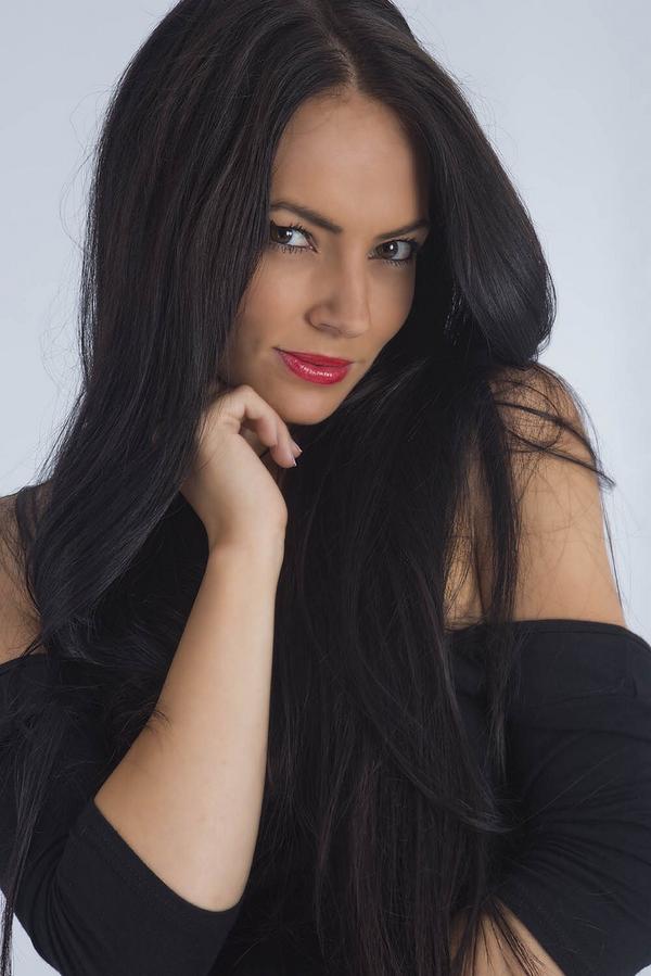 CatalinaFaza's tweet photo. Love this shot of me - my hair looks beautiful! http://t.co/mcQeFhHxgD