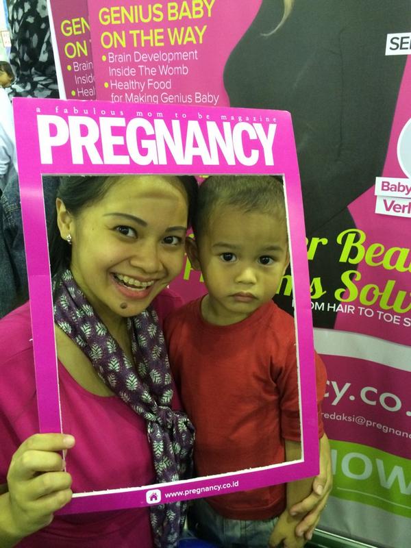 agnalia's tweet photo. Saya dengan ank pertama saya yg bentar lg siap2 jd kk...@PregnancyID @mbfair2014 @MotherBabyInd #selfiepregnancy http://t.co/TBkBureLh1