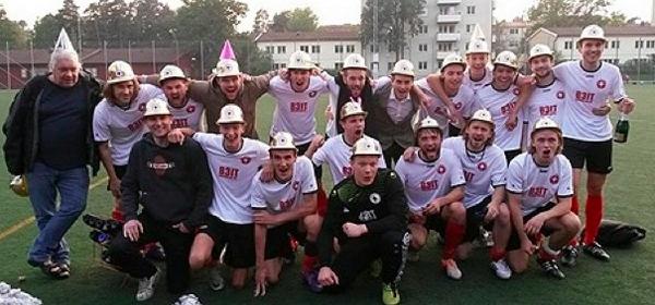 SportLajkat's tweet photo. Feel good-story: Klassiska loserlaget IF Söderkamraterna har äntligt vunnit! http://t.co/bN2aerfxS9 @PetterAlexis http://t.co/hcBQYePPCq