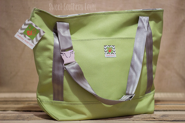 michellekneece8's tweet photo. Check out our #review on the @MessyMarvinHome - #MarvinontheMoveTote herehttp://bit.ly/1jWaEPC http://t.co/bz8qzlIYSj