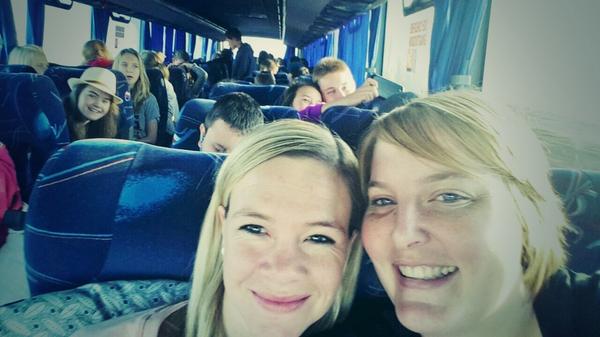 NadesHoniball's tweet photo. Ons toer groep is op pad! #graad8toer #fichies @FHPSkool http://t.co/PpRsbLNA4o