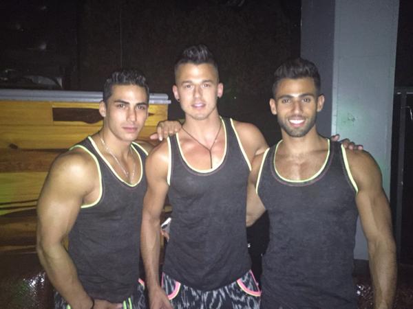 pablohernandez7's tweet photo. Just got to @scoresobe with my boys @MurraySwanby and @TopherDiMaggio #Murlopher http://t.co/F9VpvMVKRa