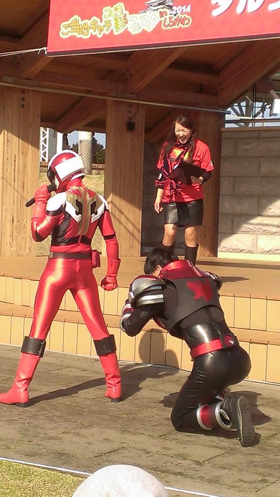 ダルライザー「どうすればフォロワー増えますか？」
キタキュウマン「ダルさんのツイートはまだ硬いのでお尻を撮ってupすればいいと思います！」
ダルライザー「じゃ撮って貰っていい？」