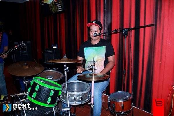 natural_smiley's tweet photo. Noche de reggae roots y cultura http://t.co/2FLpArE3yI
