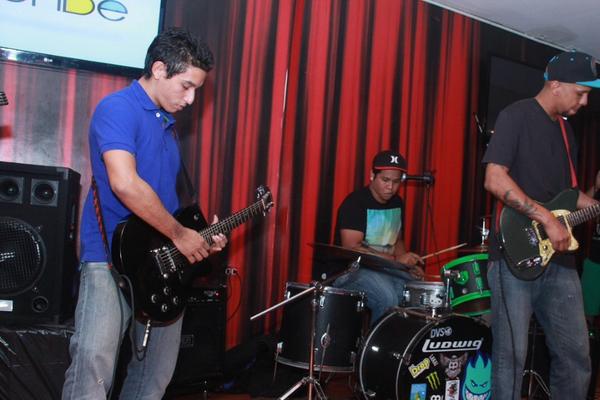 natural_smiley's tweet photo. Noche de reggae roots y cultura http://t.co/2FLpArE3yI