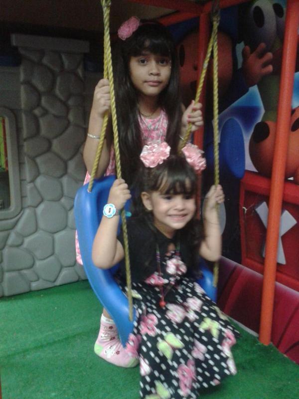 WEINYSHALOM's tweet image. Mis princesas en #mundocolorido ♡